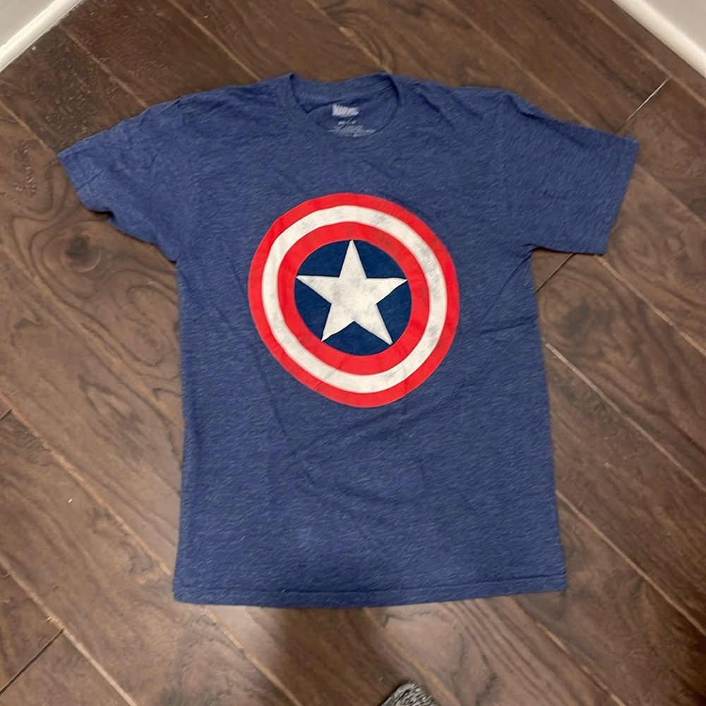 Marvel Captain America tee sz Small